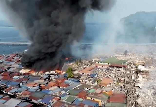Incêndio em vila na Malásia | Reprodução/Reuters