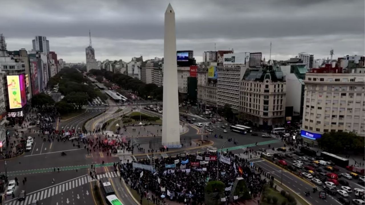 Cientistas Argentinos Vao As Ruas Contra Cortes De Milei