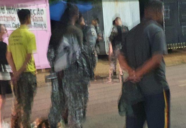 Manifestantes com facas, radiocomunicadores e estilingues são detidos Manifestantes com facas, radiocomunicadores e estilingues são detidos