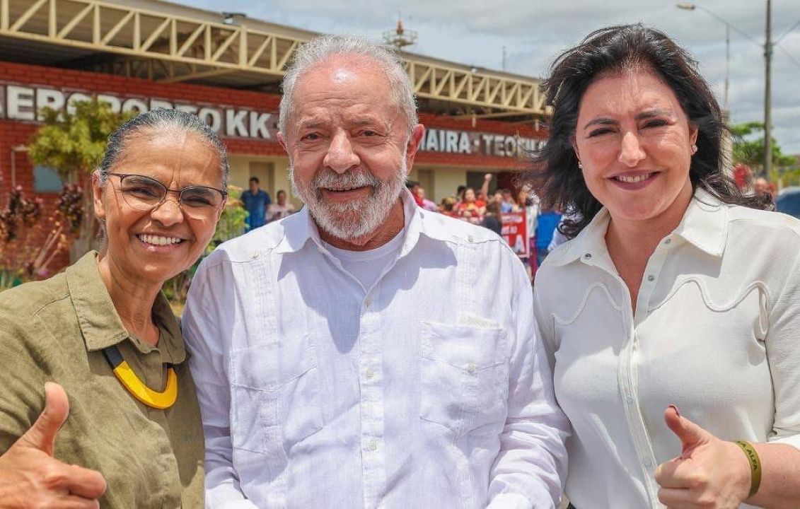 Imagem da notícia: Lula é multado por pedir voto para Marina e Simone Imagem da notícia: Lula é multado por pedir voto para Marina e Simone