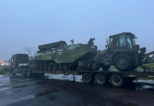 Viaturas e equipamentos da Marinha chegam ao RS