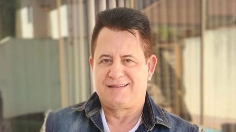 Marrone cai de palco durante show em Goiânia e bate a cabeça; Bruno diz que cantor está bem