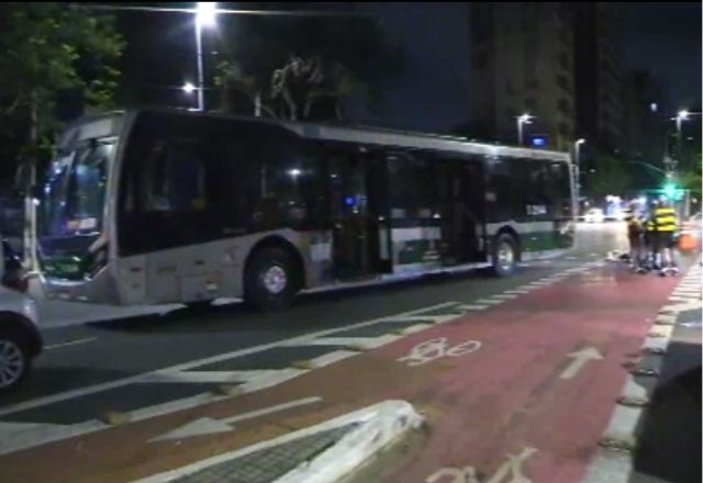 Motorista de ônibus atropela e mata moradora em situação de rua | SBT