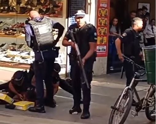Homem sofre mata-leão em abordagem de Guarda Municipal em Osasco. | Reprodução/Redes sociais