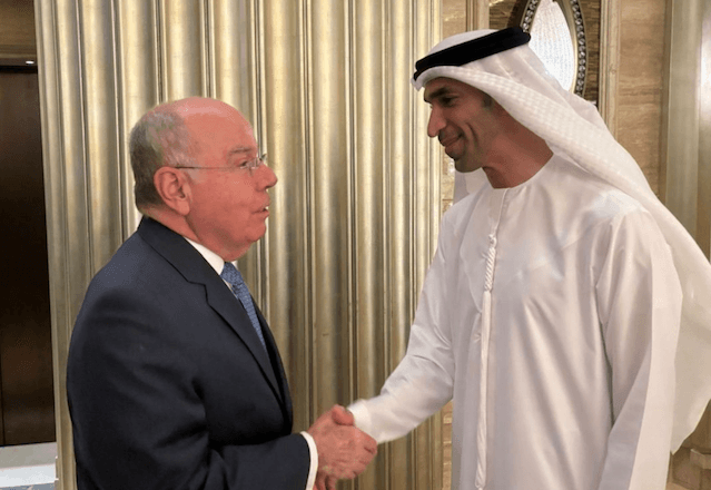 Mauro Vieira com o ministro do Comércio Exterior dos Emirados Árabes, Thani bin Ahmed Al Zeyoudi, em novembro de 2024 | Divulgação/MRE
