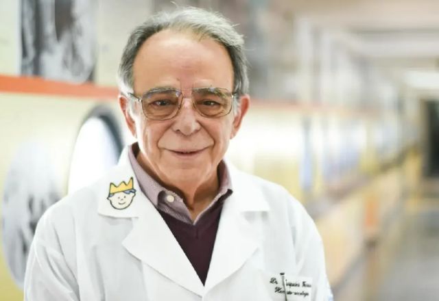 Médico Eurípides Ferreira, que morreu nesta sexta-feira em Curitiba | Foto: Reprodução/Redes Sociais