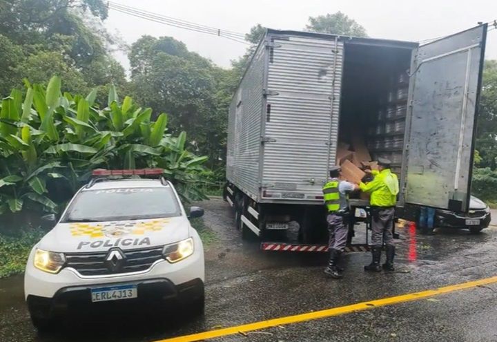 Mega assalto a carga de cigarros termina com 3 suspeitos mortos no litoral de SP