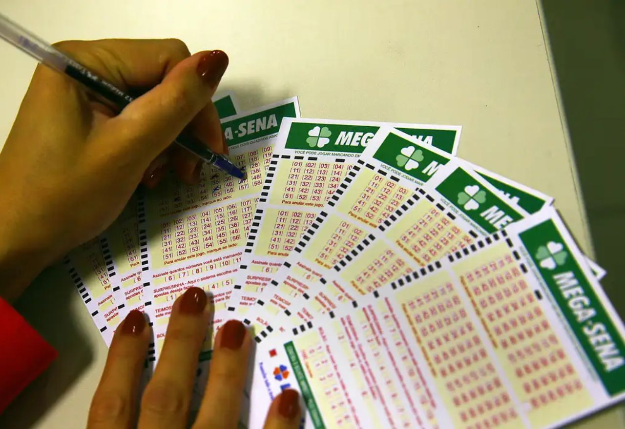 EconomiaMega-Sena sorteia prêmio de R$ 25 milhões neste sábado (19)Apostas podem ser feitas em casas lotéricas ou pela internet até as 19h