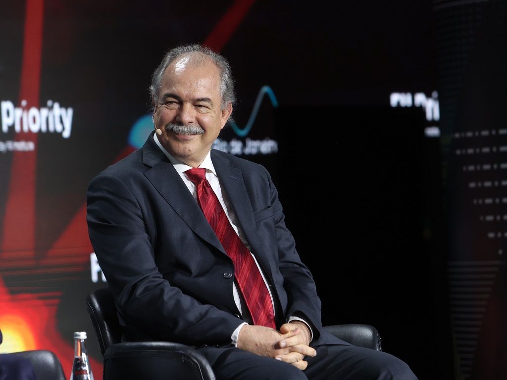 Aloizio Mercadante, do BNDES, defende investimento em energia renovável em evento com investidores internacionais no Rio. | FII Institute