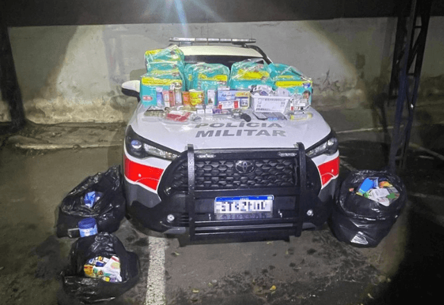 Parte da mercadoria recuperada pela PM após roubo a farmácia na zona oeste de SP | Foto: Reprodução/Secretaria da Segurança Pública