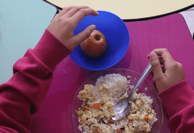 Refeição escolar oferecida aos alunos da EMEF Espaço de Bitita, em Canindé (SP) | Rovena Rosa/Agência Brasil