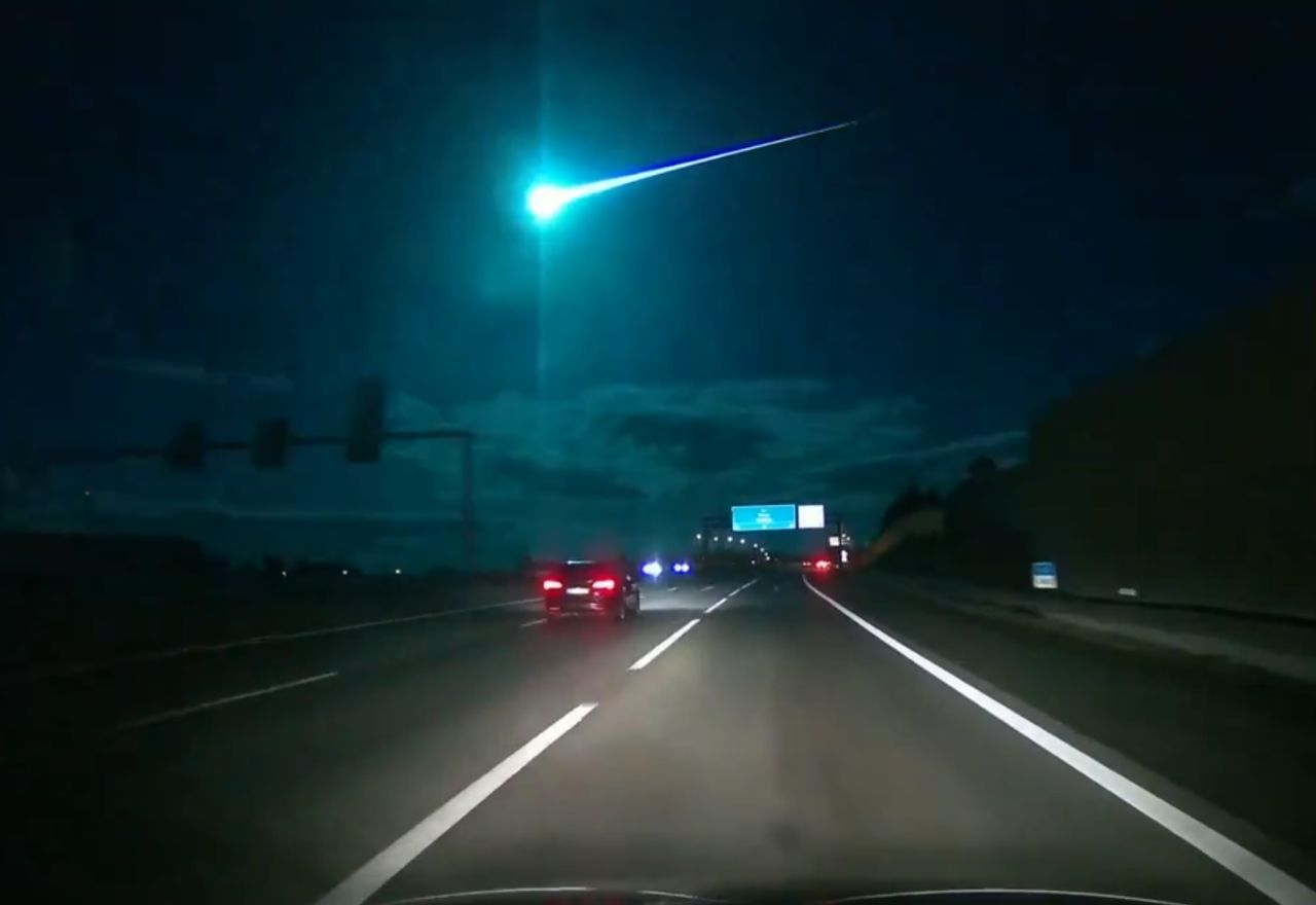 Meteoro cruzando o céu de Portugal | Reprodução/Redes sociais