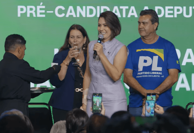 Michelle Bolsonaro chama Alexandre de Moraes de "irmão em Cristo"