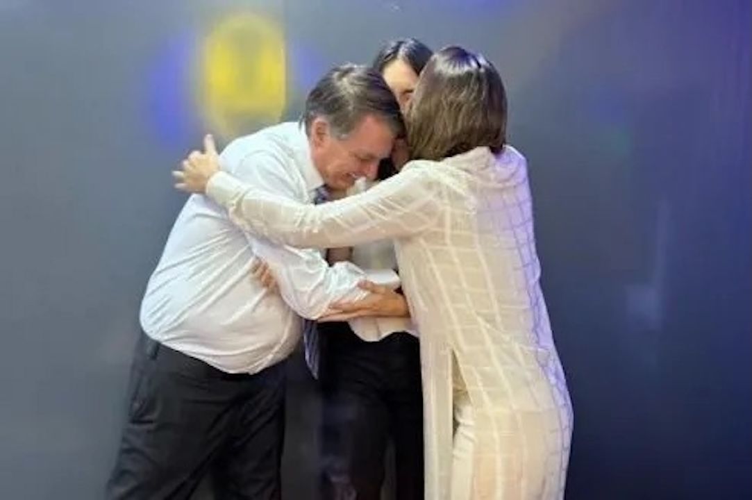 Moraes libera convidados para aniversário de Laura Bolsonaro Moraes libera convidados para aniversário de Laura Bolsonaro