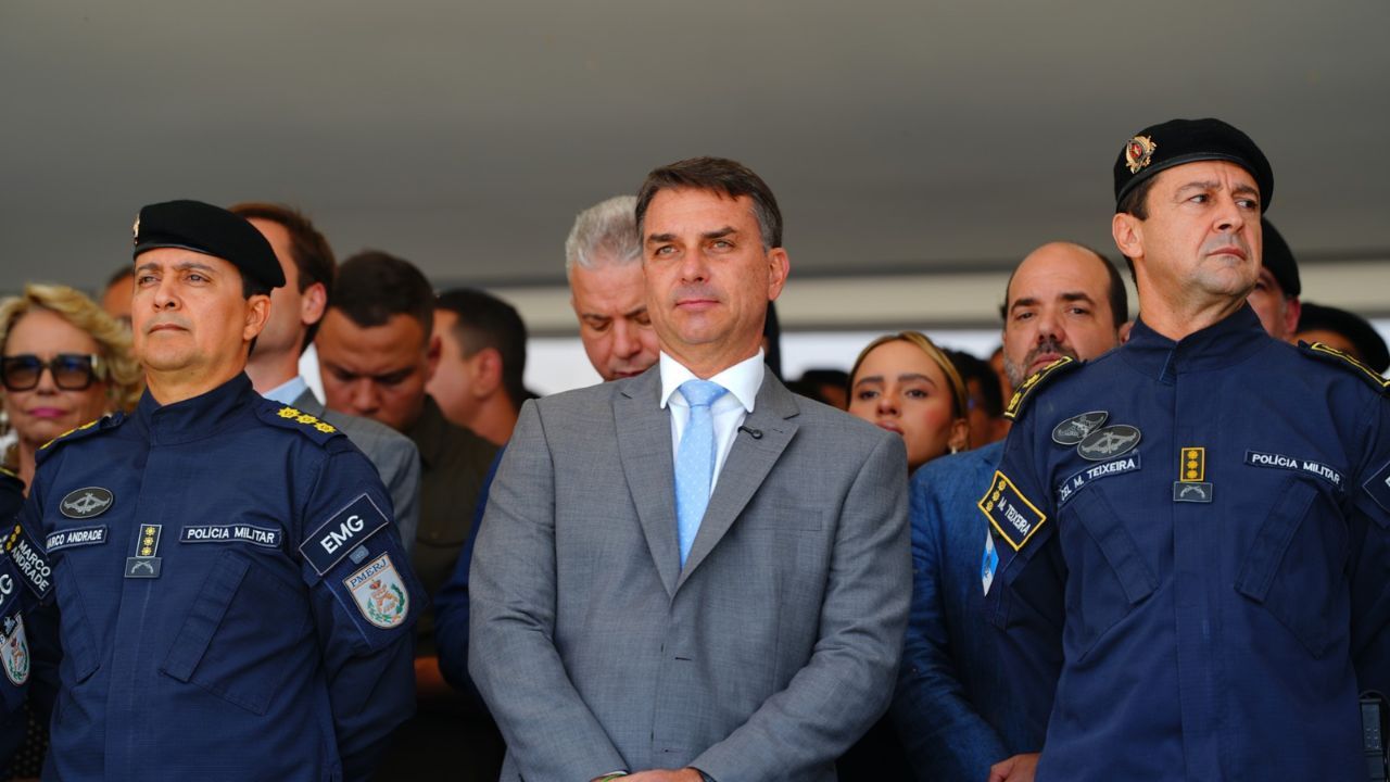 Flávio Bolsonaro em Formatura Geral do Curso de Formação de Praças da PMERJ | Foto: Vittor Sales 