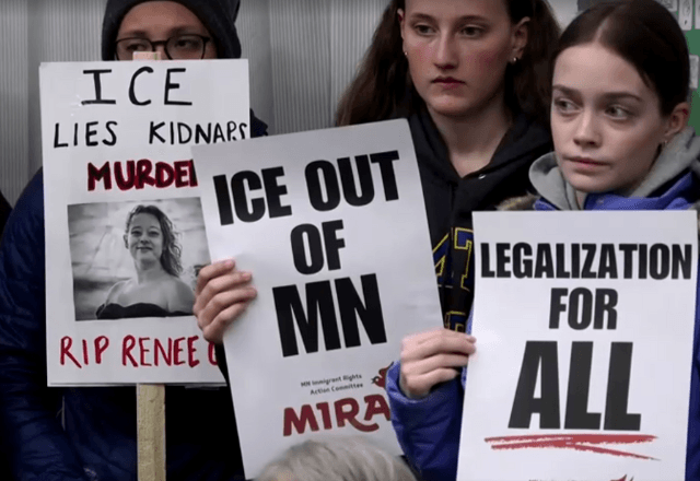 Manifestantes pedem a saída do ICE em Mineapólis | Foto: reprodução/Reuters