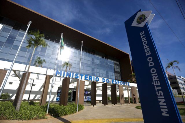 Olimpíada: Ministério do Esporte faz post racista sobre barco do Brasil e pede desculpas