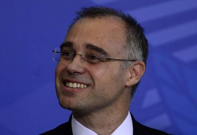 Ministro da Justiça testa positivo para o novo coronavírus Ministro da Justiça testa positivo para o novo coronavírus