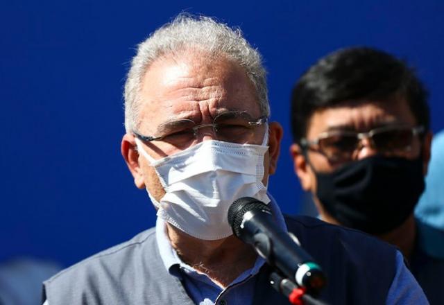 ministro da saude, Marcelo Queiroga, anuncia redução do intervalo de doses da vacina pfizer