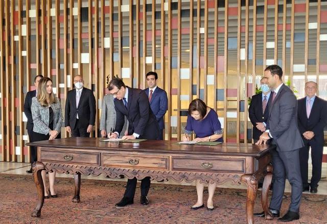 ministros assinam acordo
