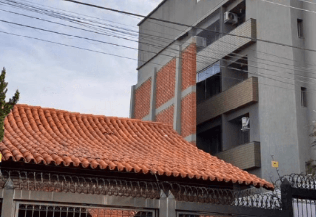 Morador constrói muro de 13 metros em MG para garantir privacidade e viraliza nas redes Morador constrói muro de 13 metros em MG para garantir privacidade e viraliza nas redes