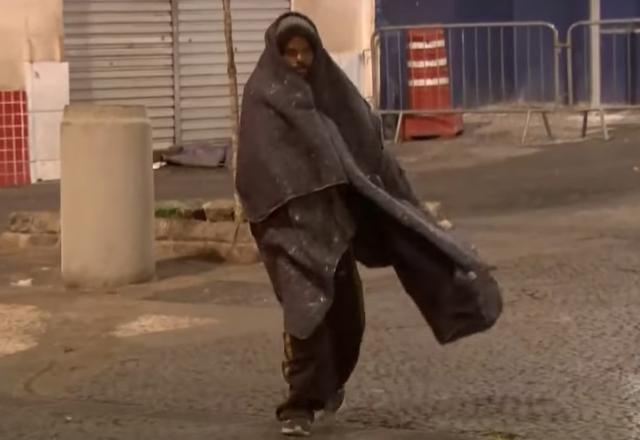 morador em situação de rua no frio