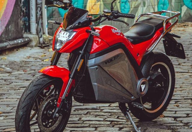 Empresa de delivery lança moto elétrica de R$ 10 mil para entregadores Empresa de delivery lança moto elétrica de R$ 10 mil para entregadores