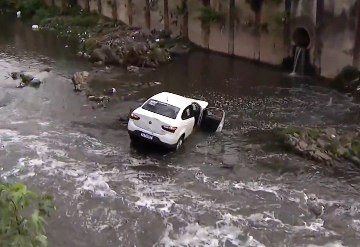 Motorista morre após cair no rio Tamanduateí, em Santo André (SP)