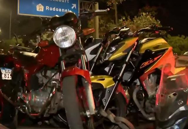 motos apreendidas pela polícia em cima do guincho