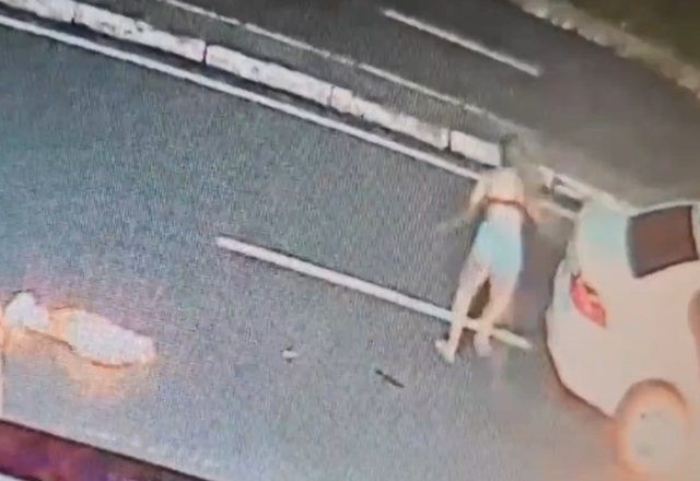 Mulher ateia fogo no namorado após ver foto dele com a ex