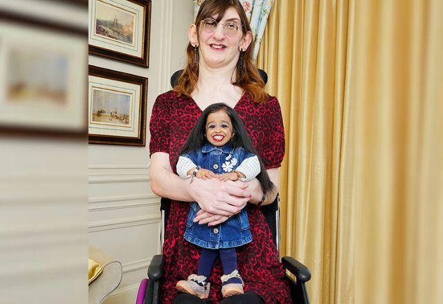  Rumeysa Gelgi e Jyoti Amge, a mulher mais alta e a mais baixa do mundo, respectivamente | Reprodução/Guinness World Records
