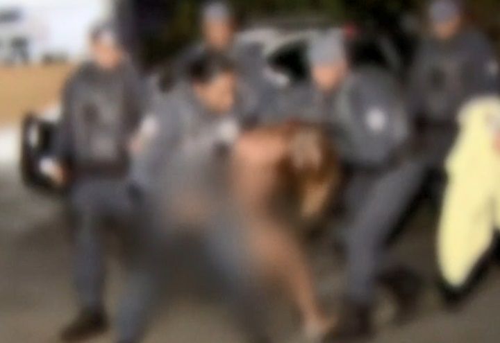 SP: Mulher tira a roupa em protesto ao ser presa suspeita de golpes
