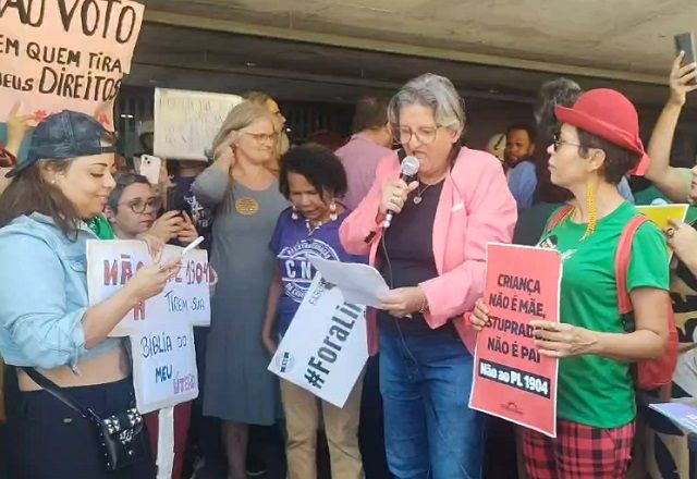 No protesto, era possível ver cartazes com frases como "Fora, Lira", "Não voto em quem tira meus direitos. #arquivalira" e "aborto legal e seguro para todas" | Guilherme Resck/SBT News