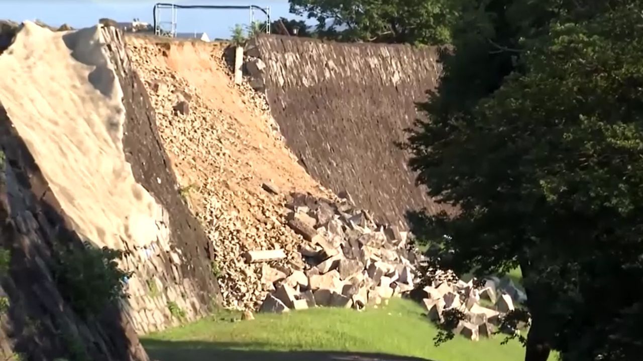 Muralha do Castelo de Kumamoto desabou durante o terremoto de magnitude 7,1 no Japão. | Reprodução/Reuters