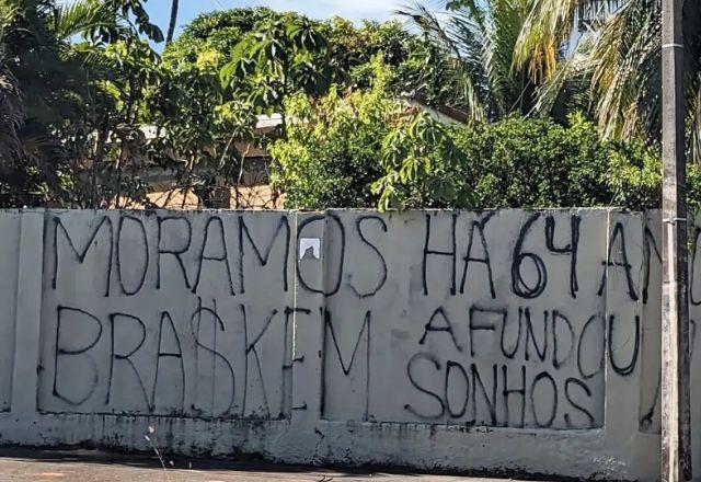 muro pixado contra braskem