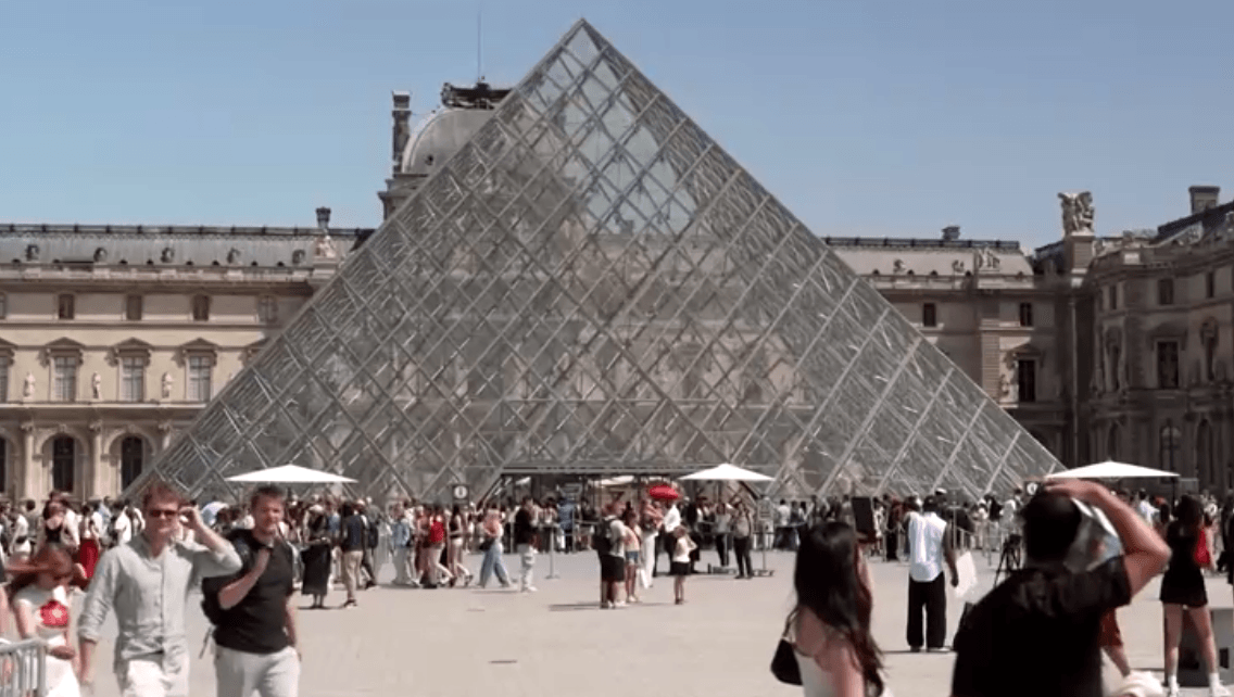 Museu do Louvre, em Paris, na França. | Reprodução/Reuters
