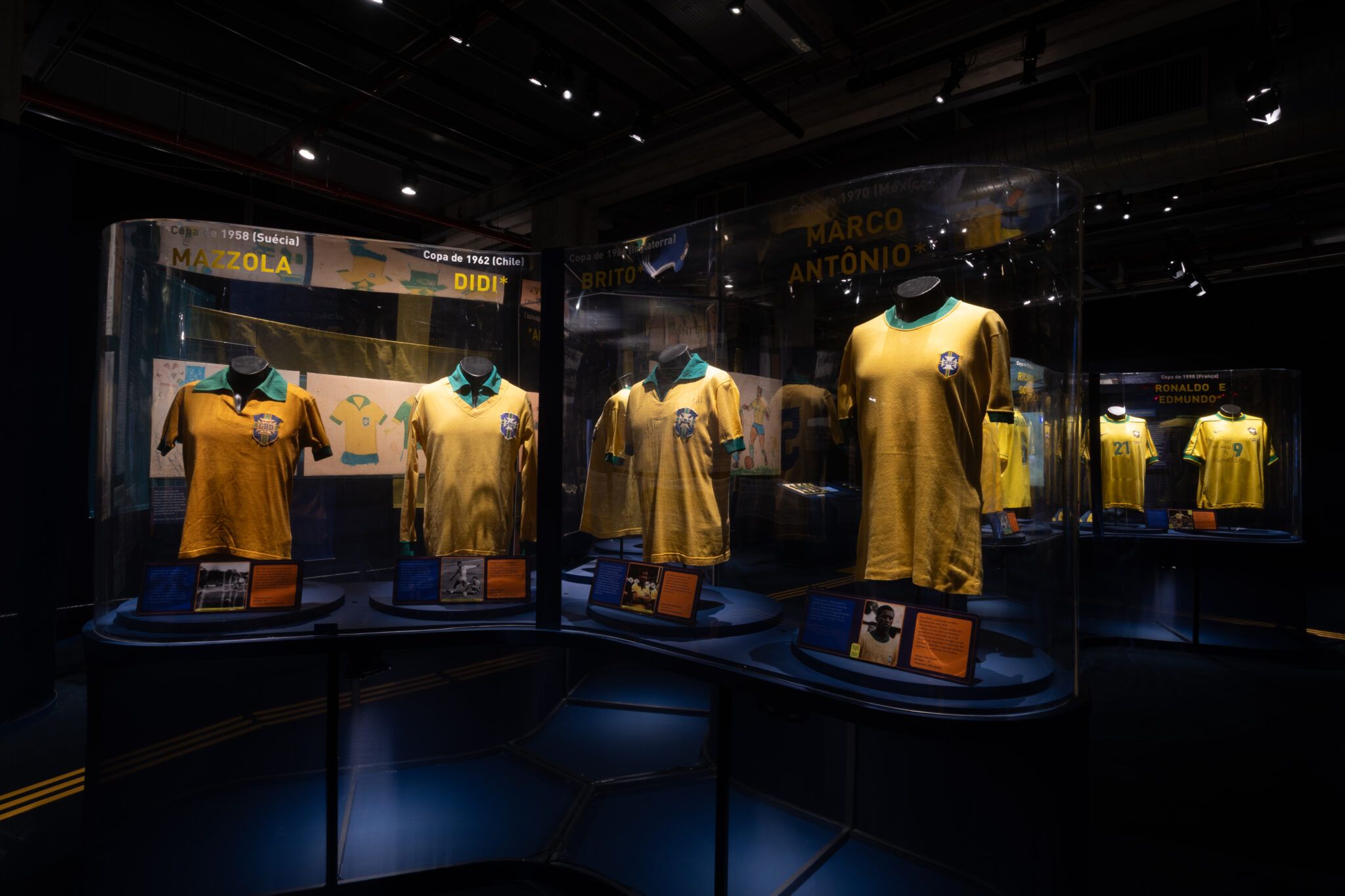 Museu do Futebol abre exposição de camisas da seleção em SP Museu do Futebol abre exposição de camisas da seleção em SP