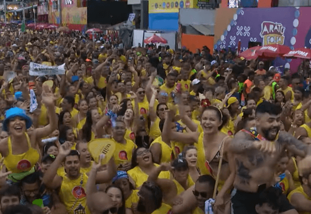 Foliões do carnaval de Salvador / Reprodução SBT
