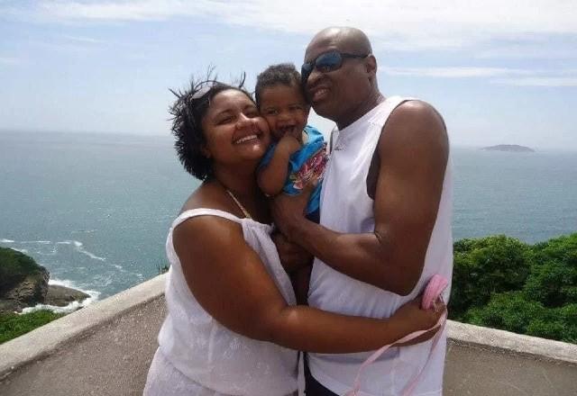 musico evaldo com a mulher e o filho