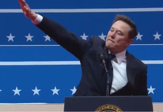 Dono da plataforma X, Elon Musk, faz gesto que lembra saudação nazista durante posse nos EUA