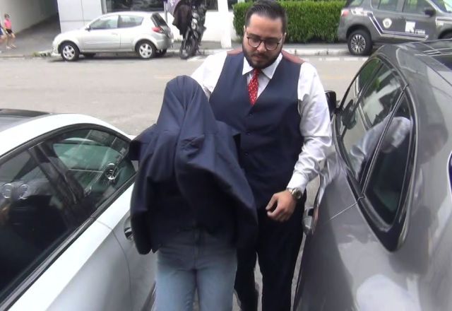 Namorada de motorista de Porsche que matou outro em acidente chegou à delegacia | SBT