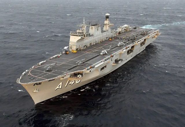 Maior navio de guerra da América Latina chega ao RS