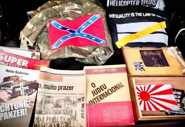 Materiais apreendidos que fazem apologia ao Nazismo | Reprodução/SCC10