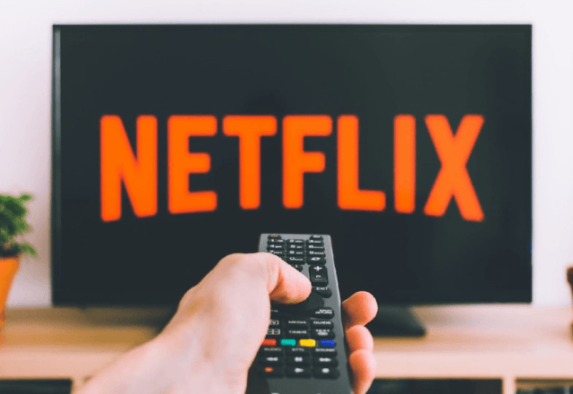 Multa da Warner impulsiona lucro da Netflix para US$ 5,2 bi no 1º tri de 2026 Multa da Warner impulsiona lucro da Netflix para US$ 5,2 bi no 1º tri de 2026