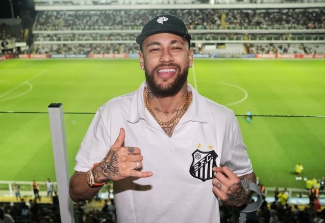 Neymar assistindo jogo do Santos | Reprodução/TVSantos