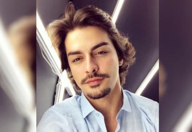 Ator e influenciador digital morre aos 32 anos após ter covid-19 Ator e influenciador digital morre aos 32 anos após ter covid-19