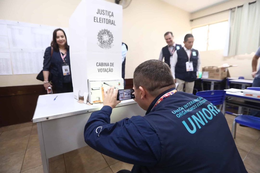 Observadores da Uniore acompanham 1º turno das eleições de 2022 | Alejandro Zambran/TSE