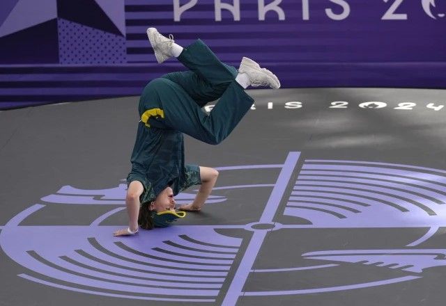 Rachel Gunn foi alvo de ataques após sua apresentação no breaking | AP Photo/Abbie Parr