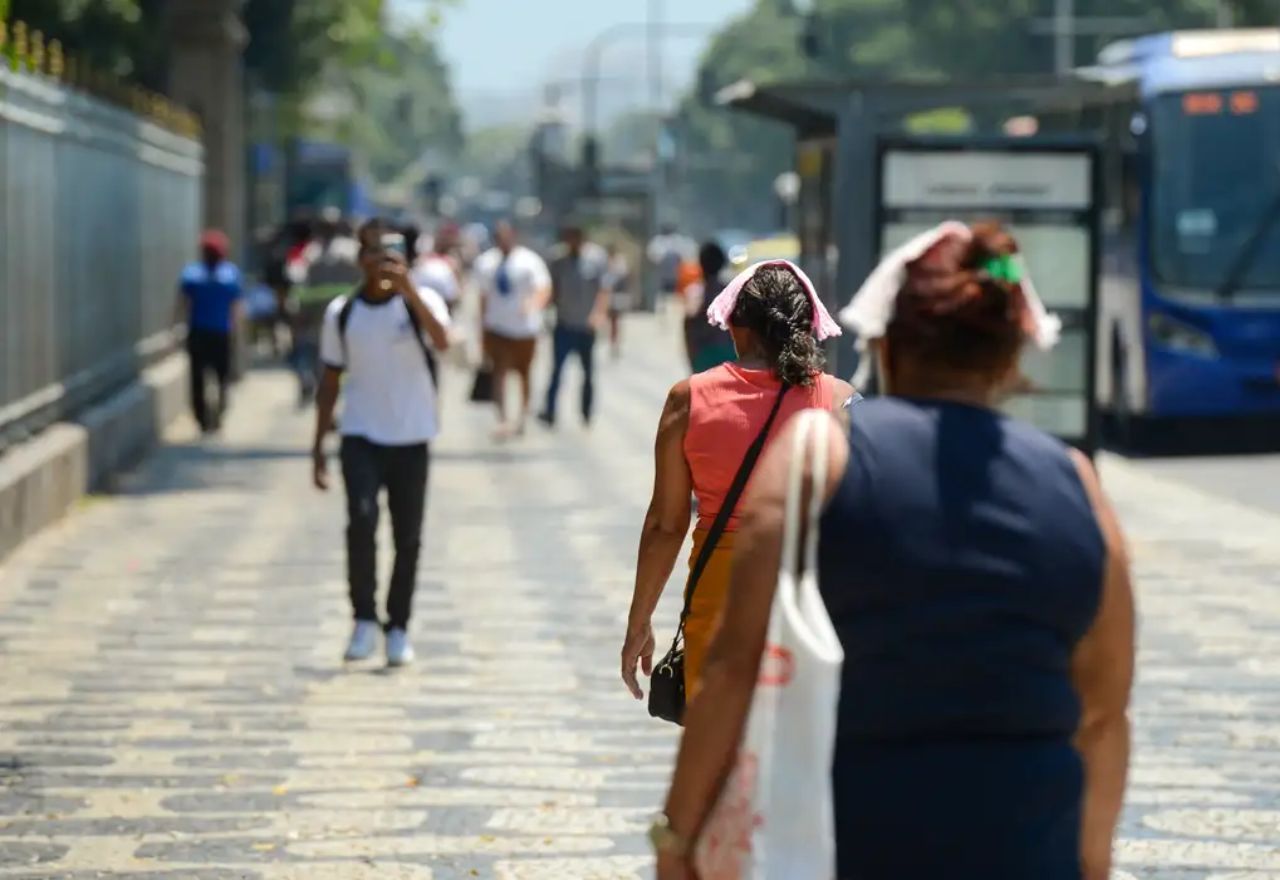 População enfrenta forte onda de calor | Tomaz Silva/Agência Brasil