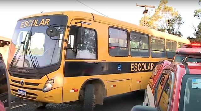 10 crianças ficam feridas após caírem de janela de ônibus no Paraná